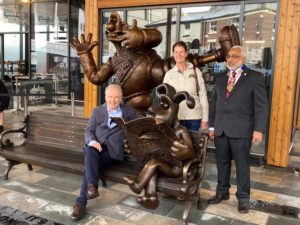 Image of our DENW CEO Mel Close, alongside the Mayor of Preston and Wallace and Gromit showbiz creator, Nick Park, at the univeiling of the new Iconic Bench